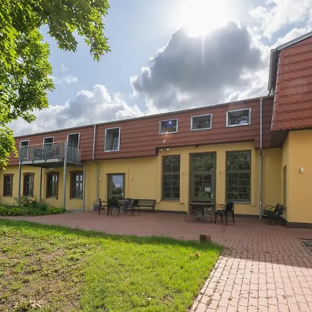 Ferienwohnungen - Barrierefrei - Im Sanierten Gutshof Lalendorf Exterior photo