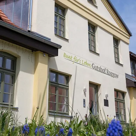 Ferienwohnungen - Barrierefrei - Im Sanierten Gutshof Lalendorf Exterior photo