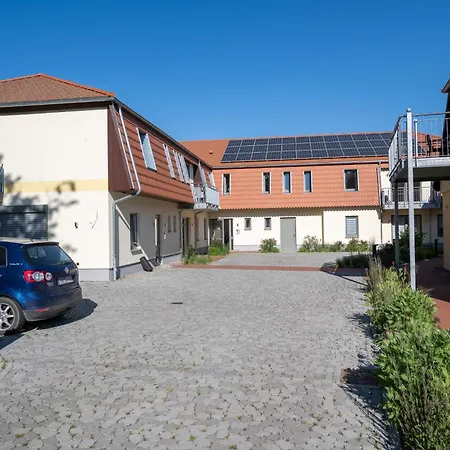 Ferienwohnungen - Barrierefrei - Im Sanierten Gutshof Lalendorf Exterior photo