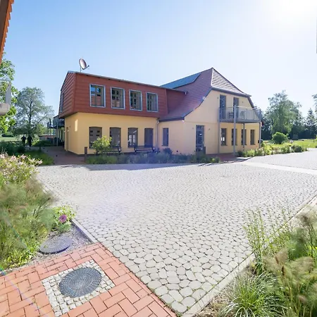 Ferienwohnungen - Barrierefrei - Im Sanierten Gutshof Lalendorf Exterior photo