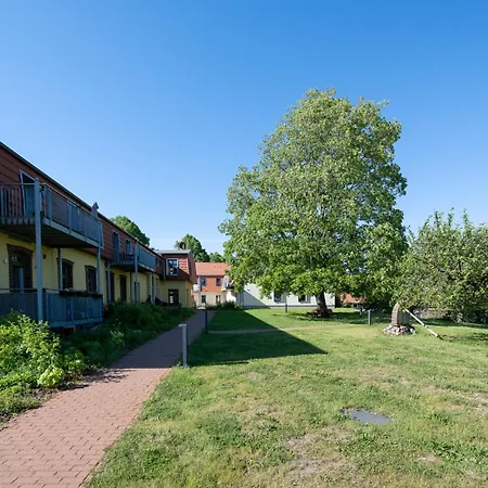 Ferienwohnungen - Barrierefrei - Im Sanierten Gutshof Lalendorf Exterior photo