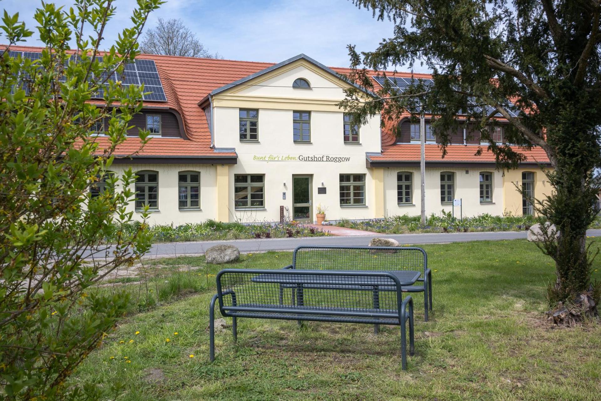 Apartment - Barrierefrei - Im Sanierten Gutshof Lalendorf