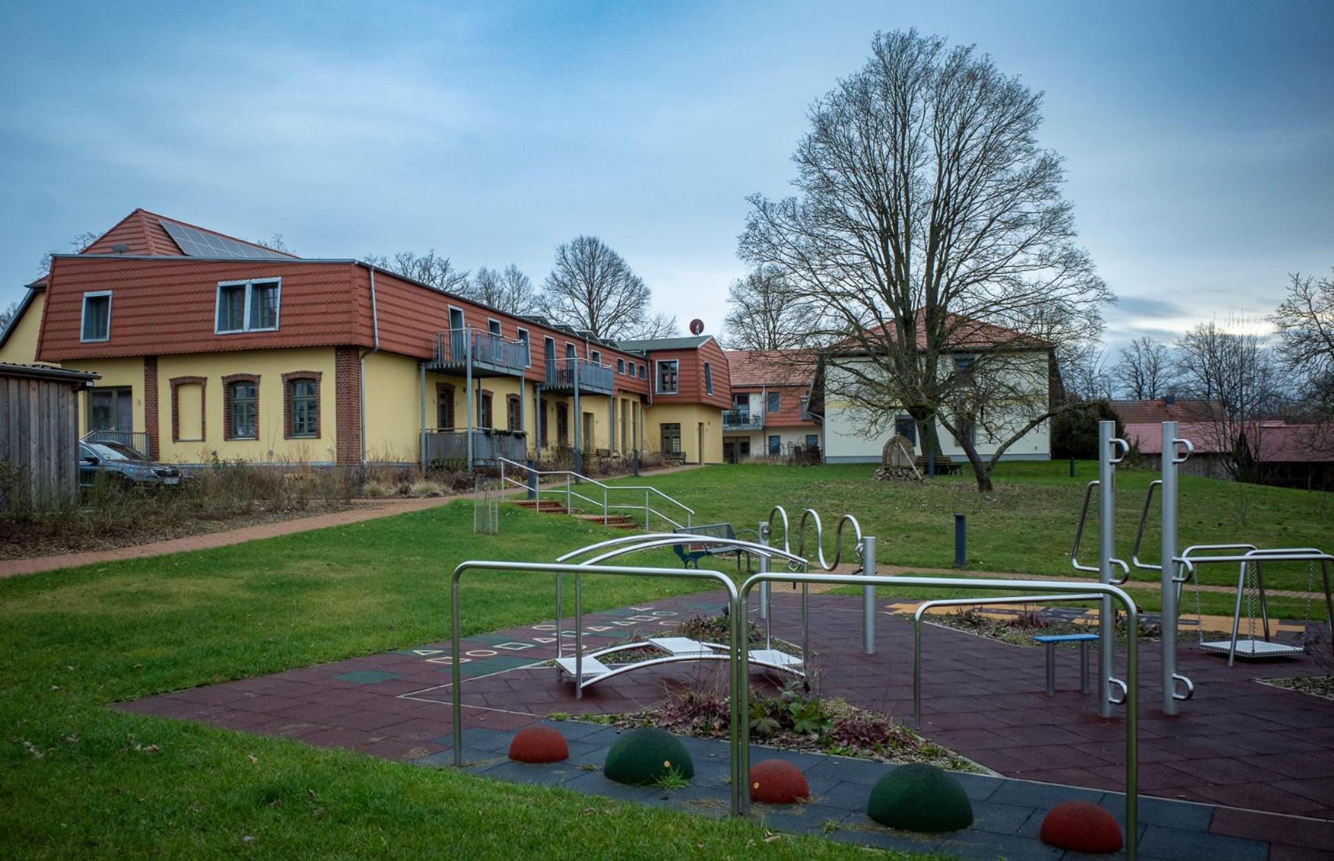 - Barrierefrei - Im Sanierten Gutshof Apartment *