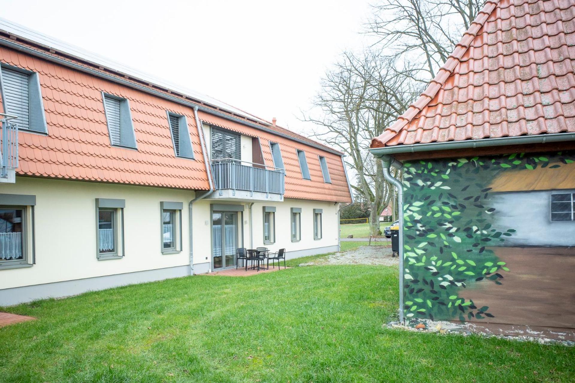Apartment - Barrierefrei - Im Sanierten Gutshof Lalendorf