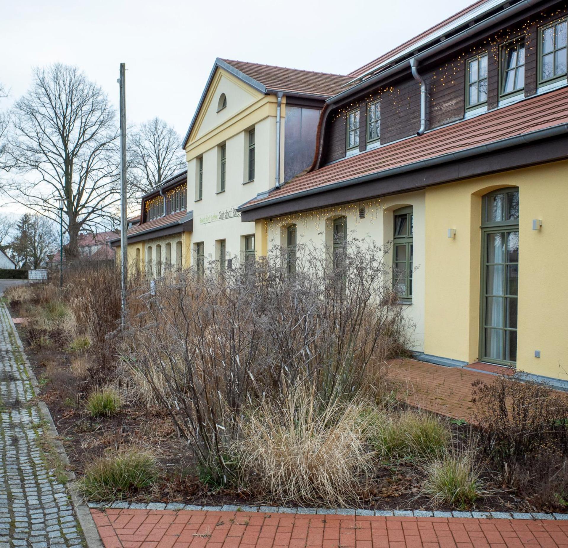 - Barrierefrei - Im Sanierten Gutshof Apartment Lalendorf